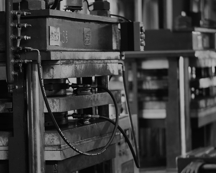 BANNER-MO-Cabon-fiber-molding-machine.jpg